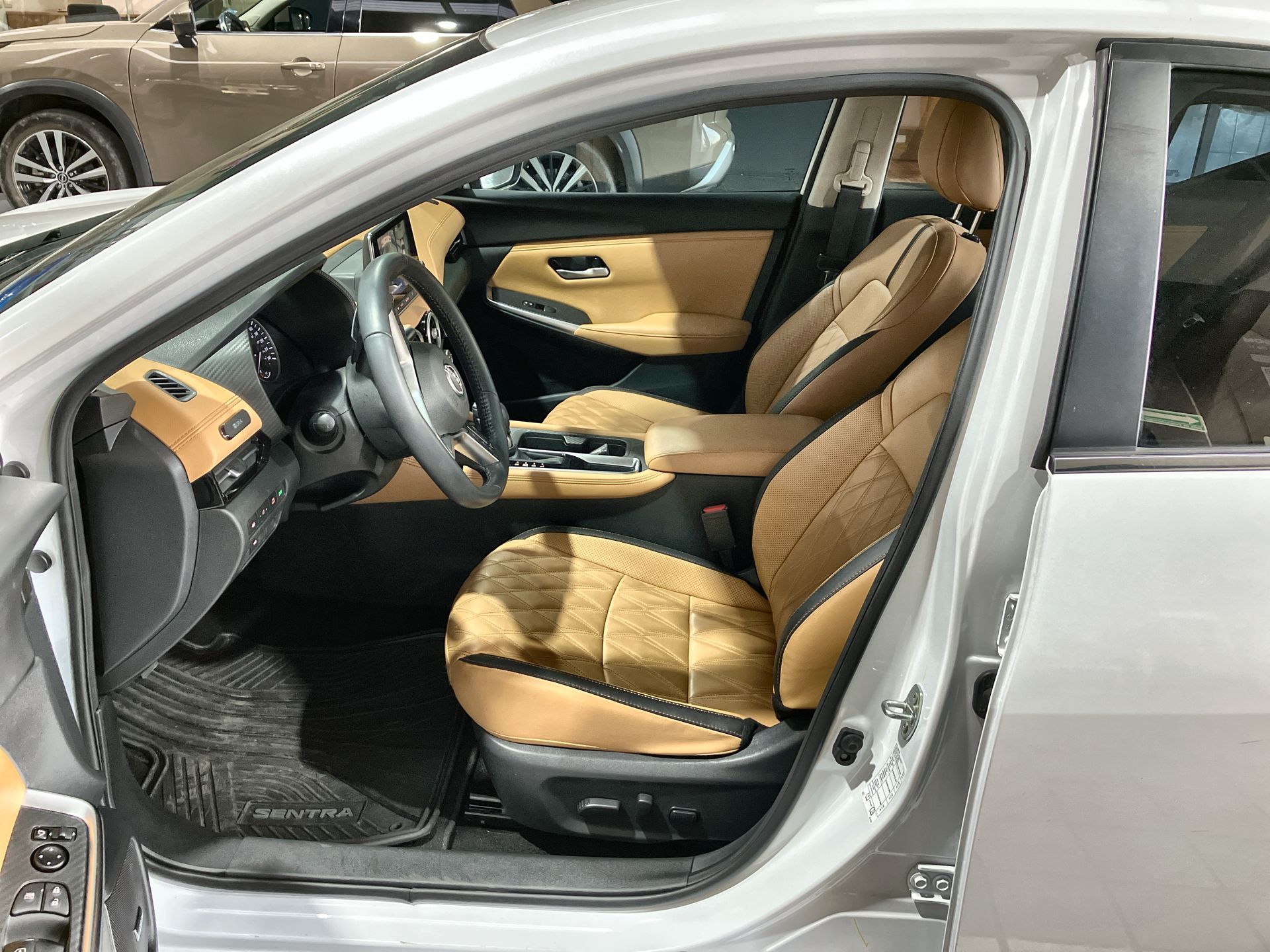 2024 Nissan SENTRA PLATINUM BITONO CVT 24