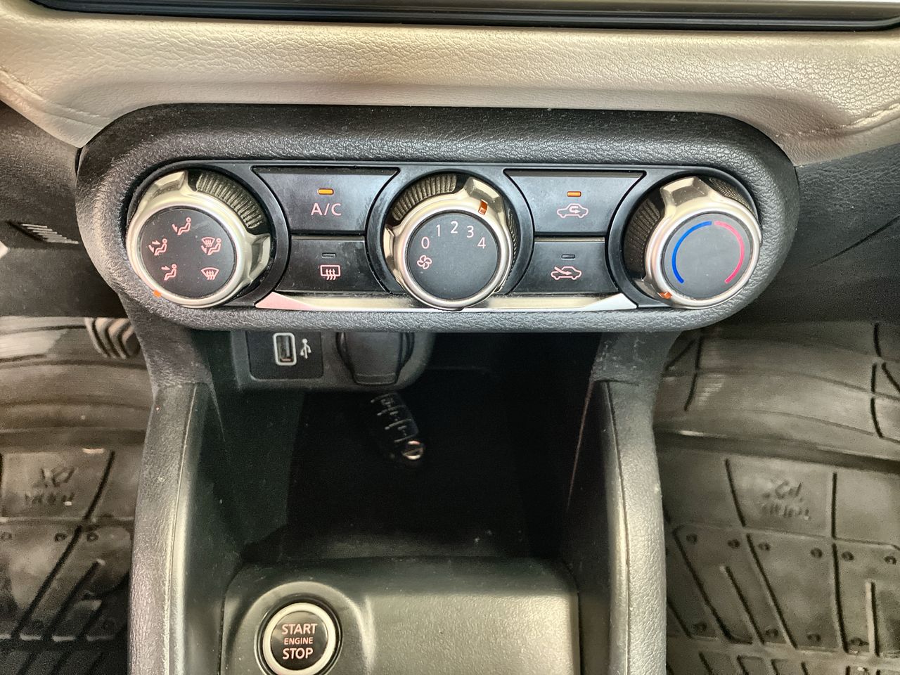 2021 Nissan VERSA ADVANCE MT 21