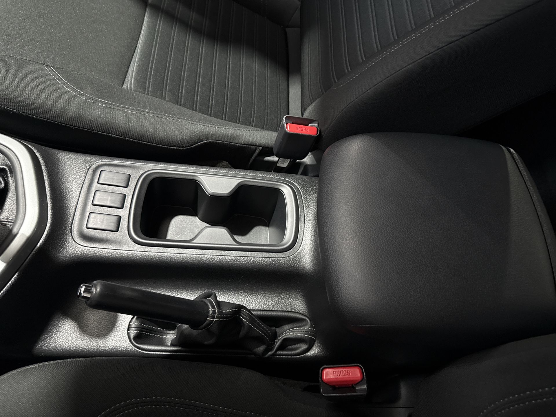 2025 Nissan FRONTIER XE TM 25