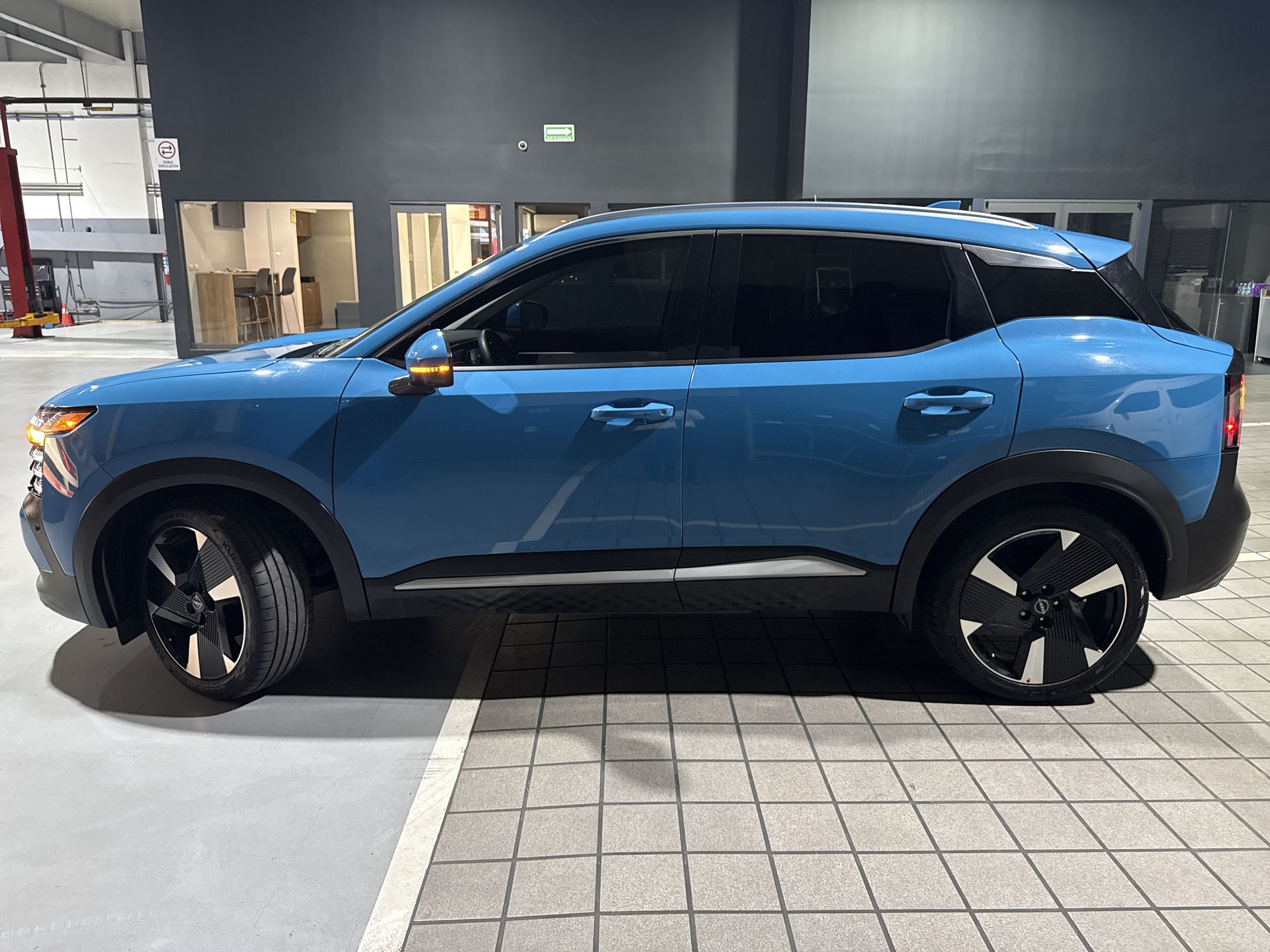 2025 Nissan KICKS PLATINUM CVT