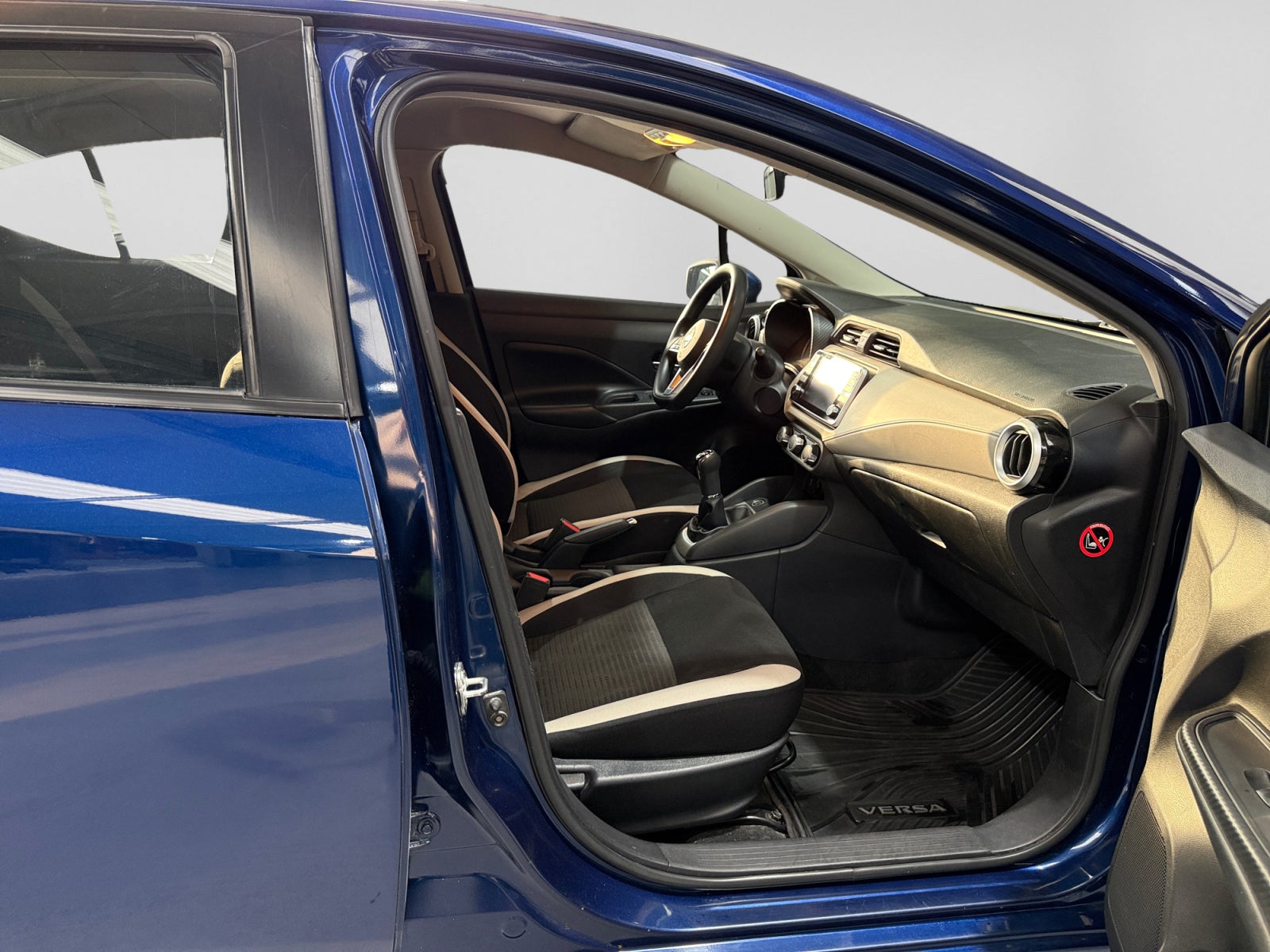 2020 Nissan VERSA ADVANCE MT