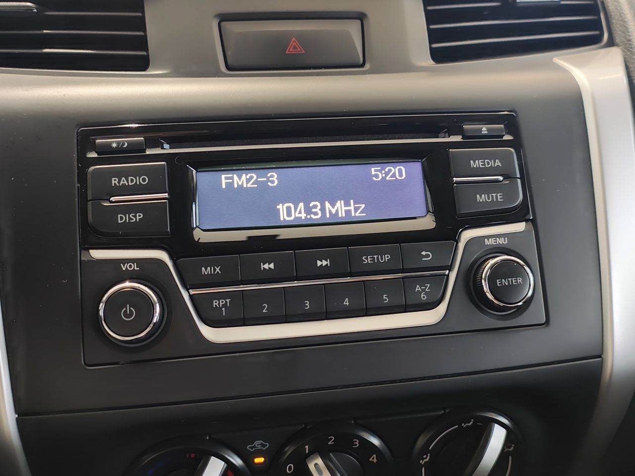2020 Nissan NP300 DOBLE CABINA SE TM AC PAQ SEG 6VEL
