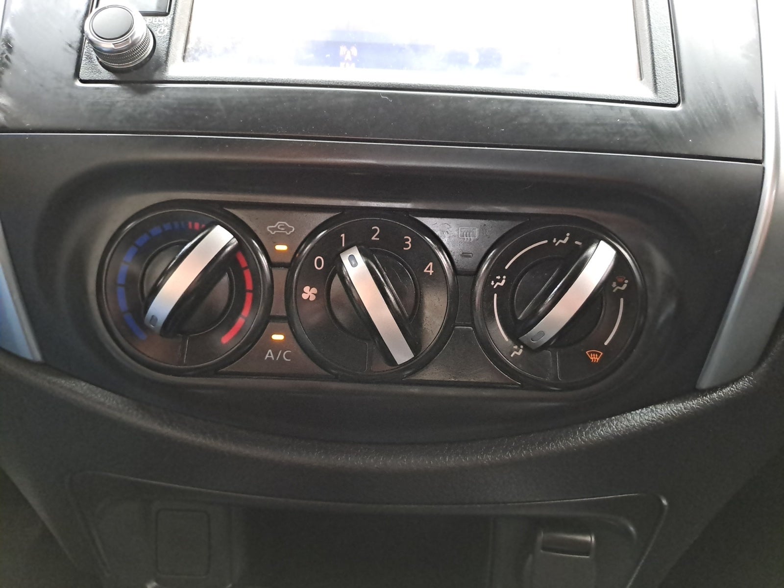 2024 Nissan FRONTIER FRONTIER LE TM 24