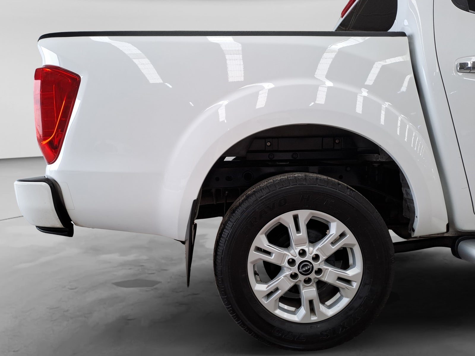 2024 Nissan FRONTIER FRONTIER LE TM 24