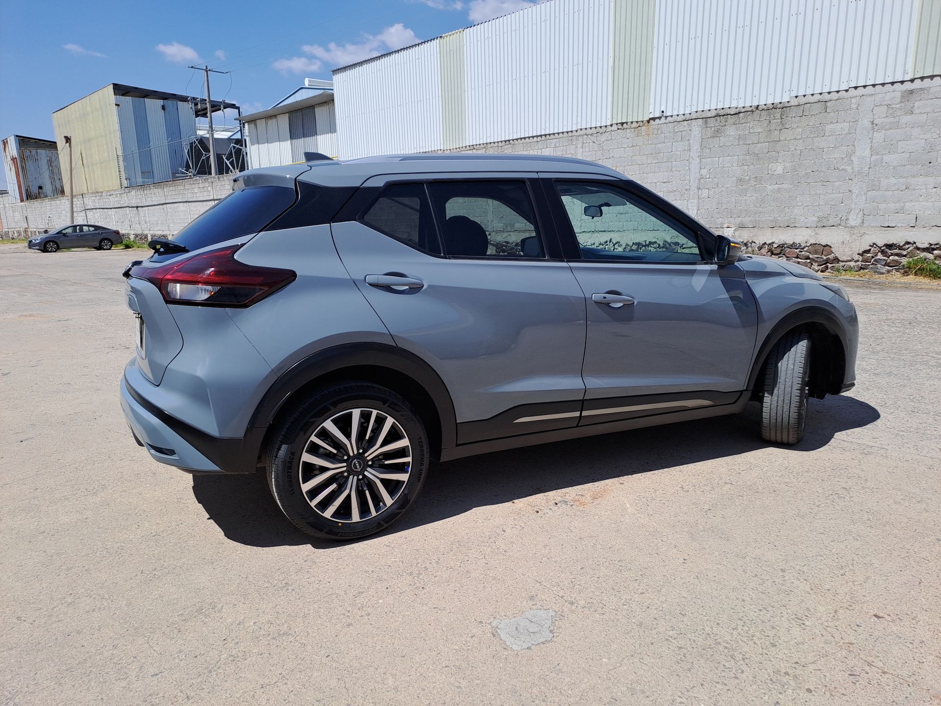 2023 Nissan KICKS EXCLUSIVE BI-TONO 1.6 LTS CVT 23