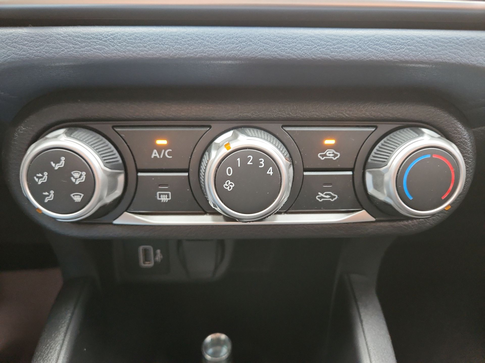 2024 Nissan VERSA ADVANCE MT 24