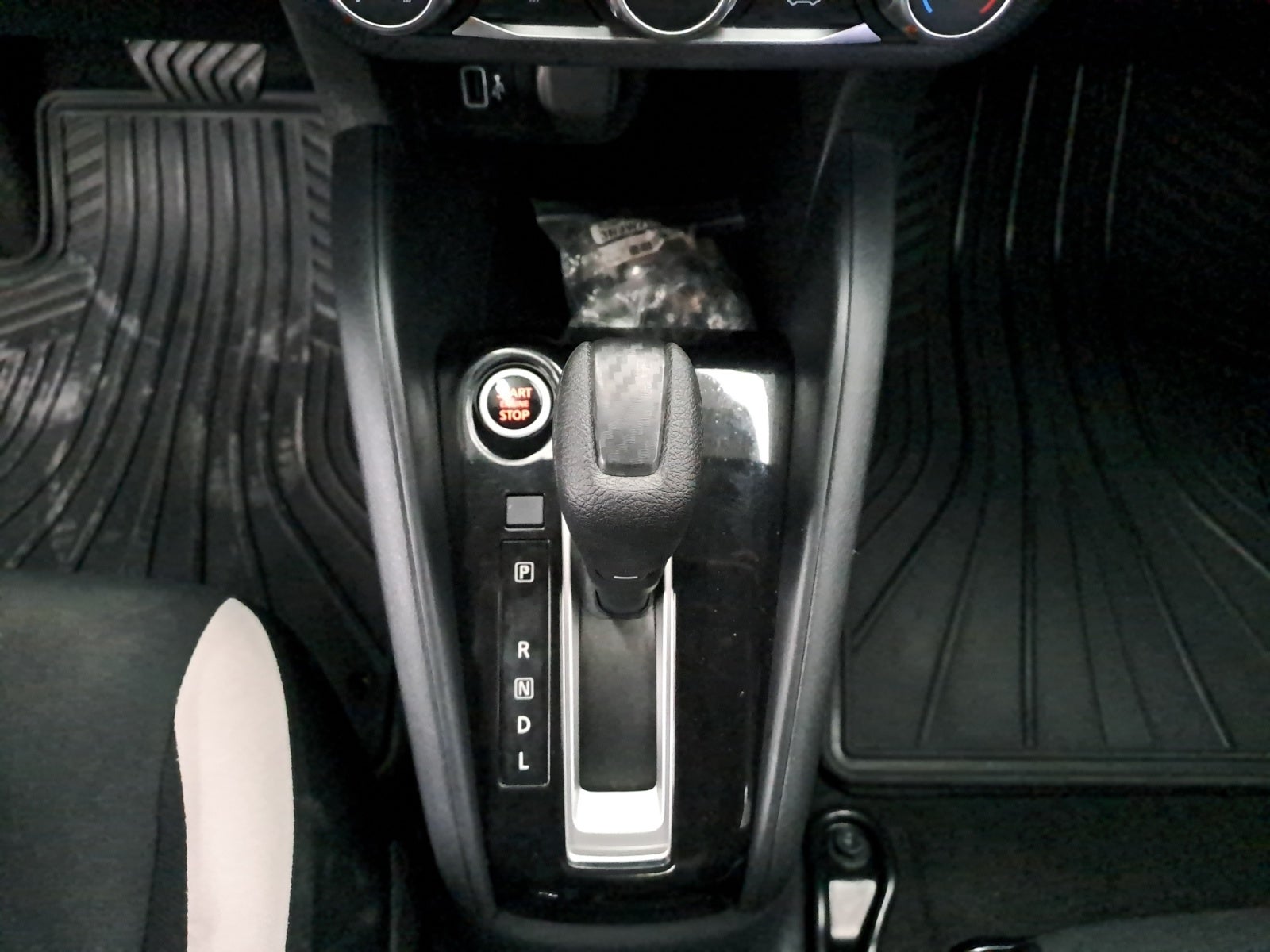 2022 Nissan VERSA ADVANCE CVT 22