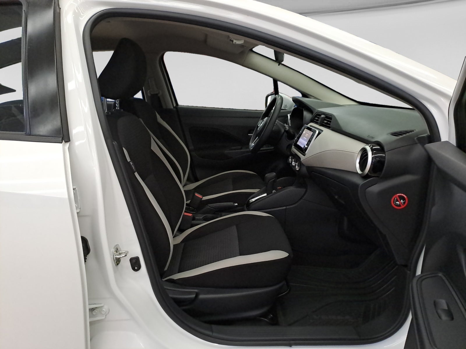 2022 Nissan VERSA ADVANCE CVT 22