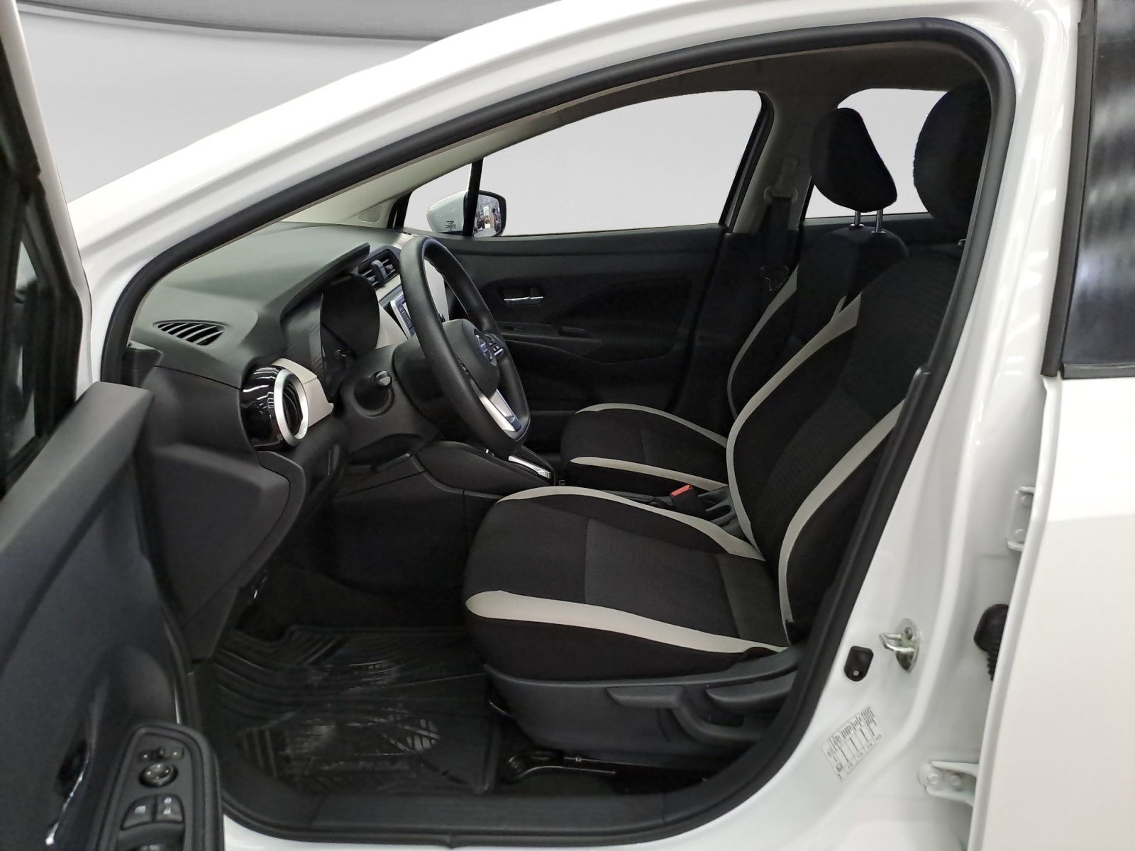 2022 Nissan VERSA ADVANCE CVT 22