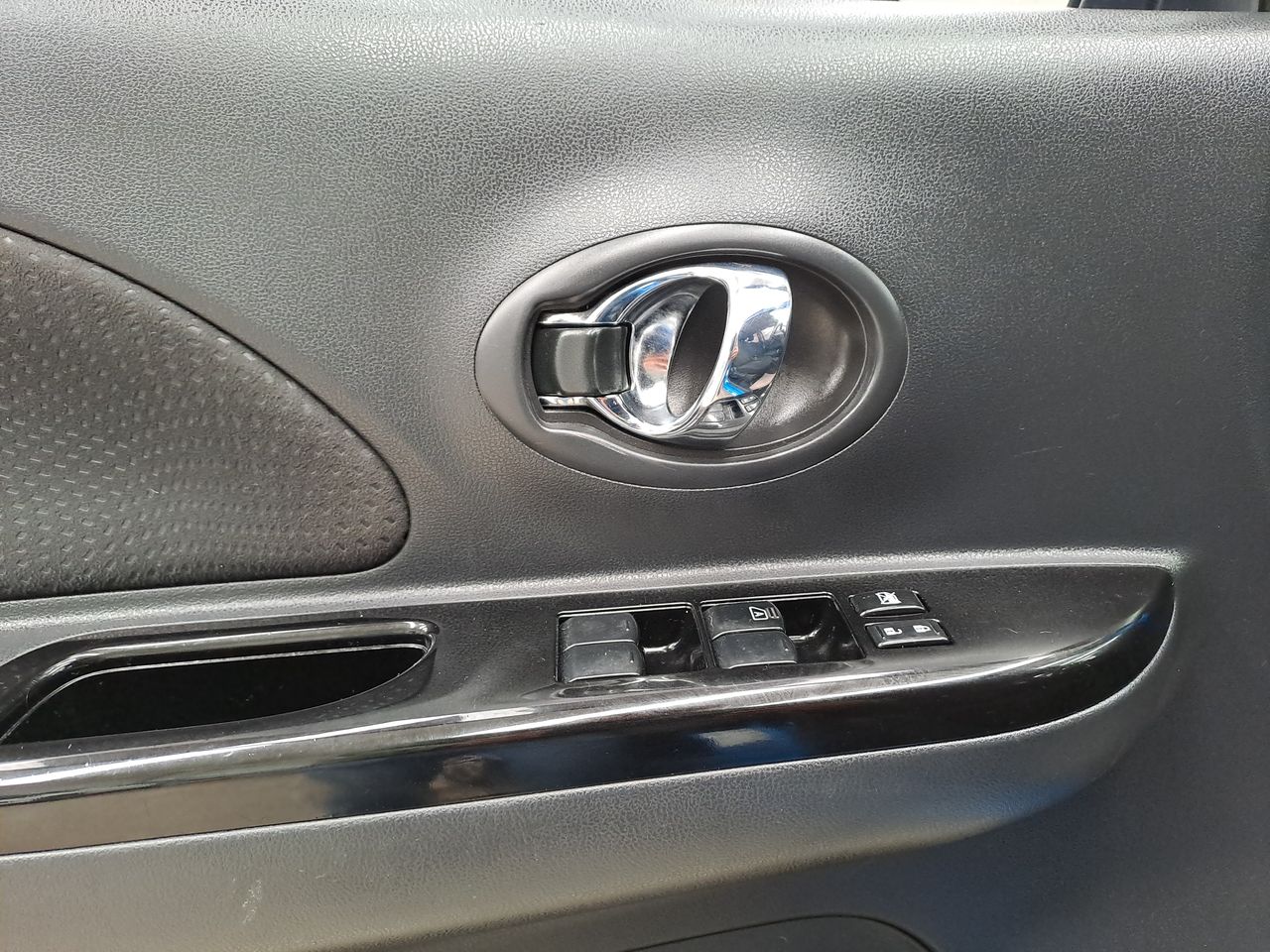 2023 Nissan MARCH EXCLUSIVE TA BI-TONO 23