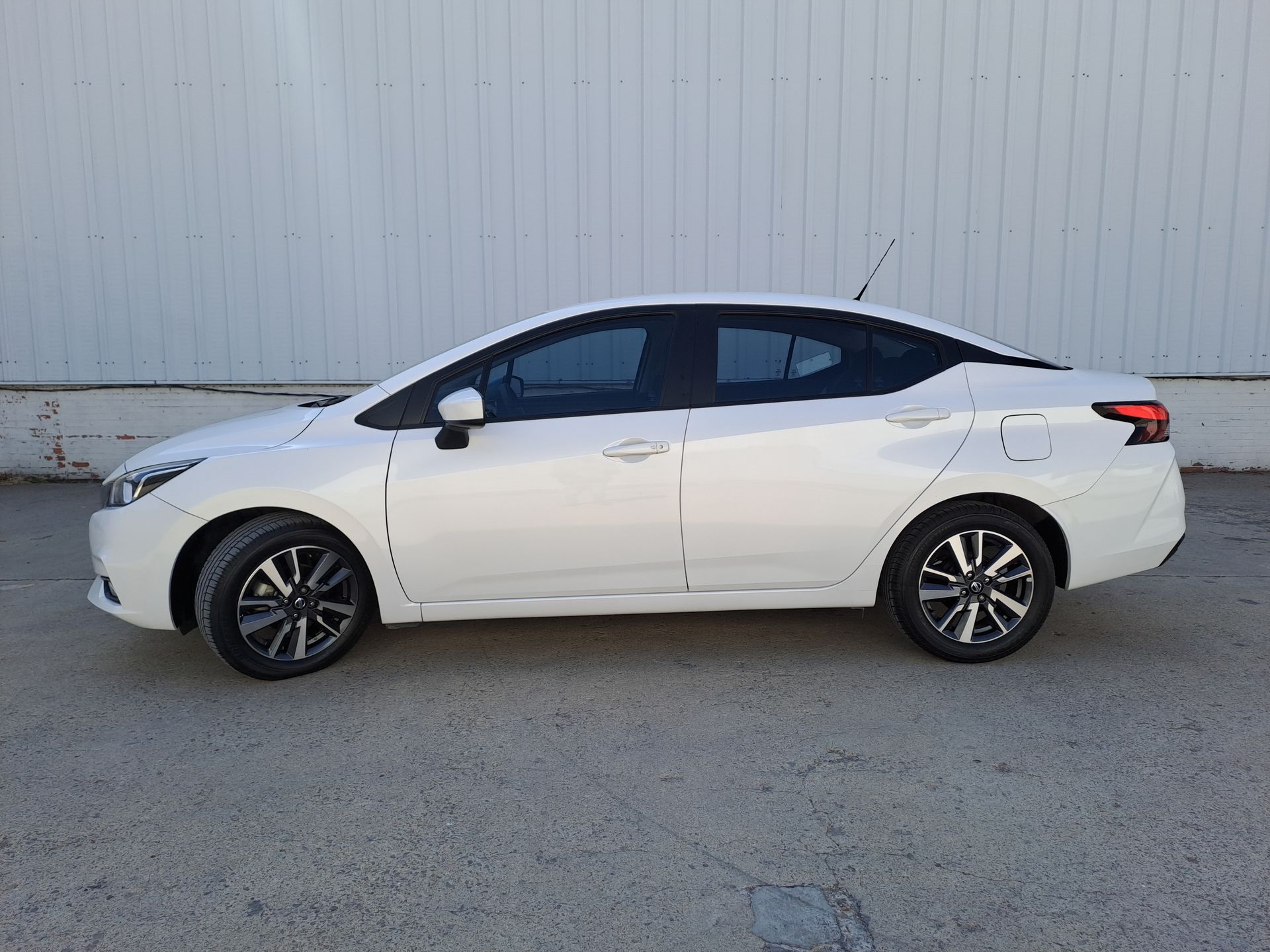 2022 Nissan VERSA ADVANCE CVT 22