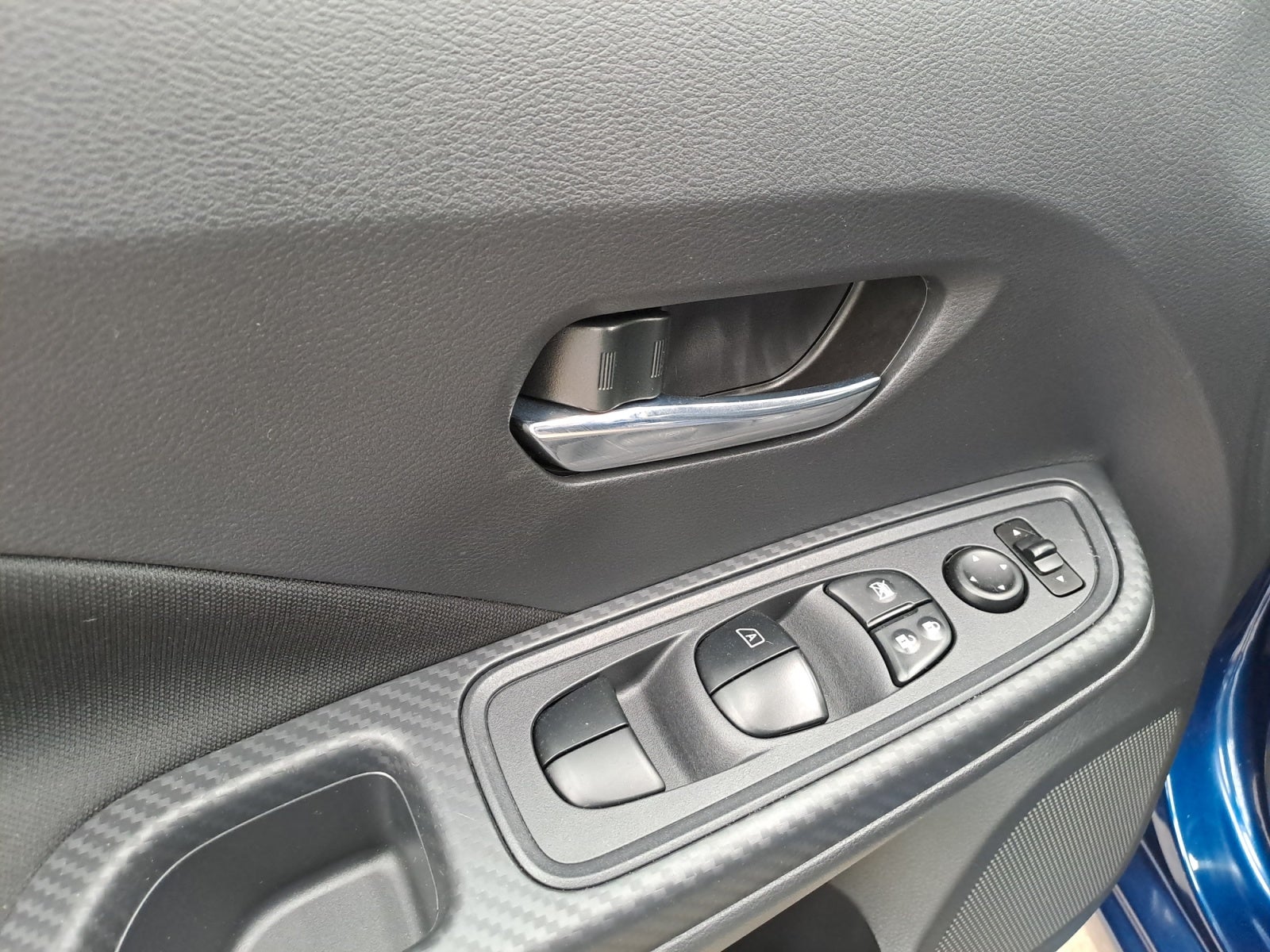 2025 Nissan VERSA ADVANCE CVT 25