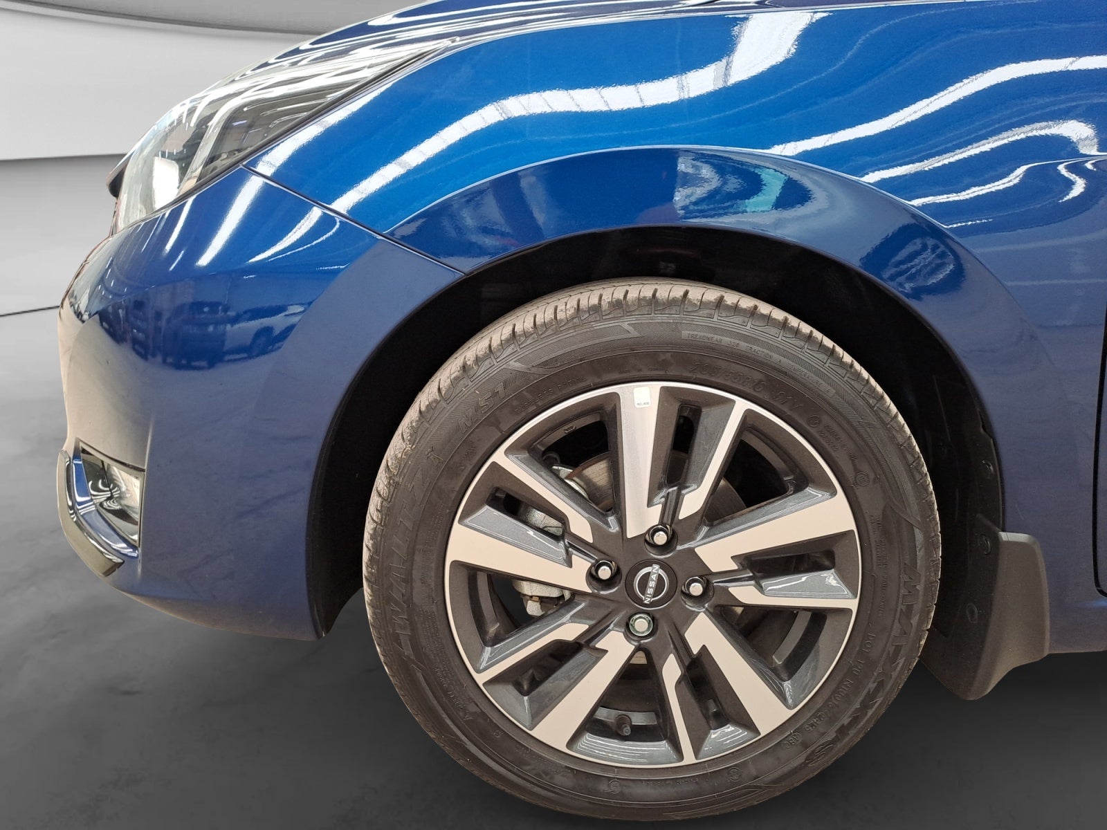 2025 Nissan VERSA ADVANCE CVT 25