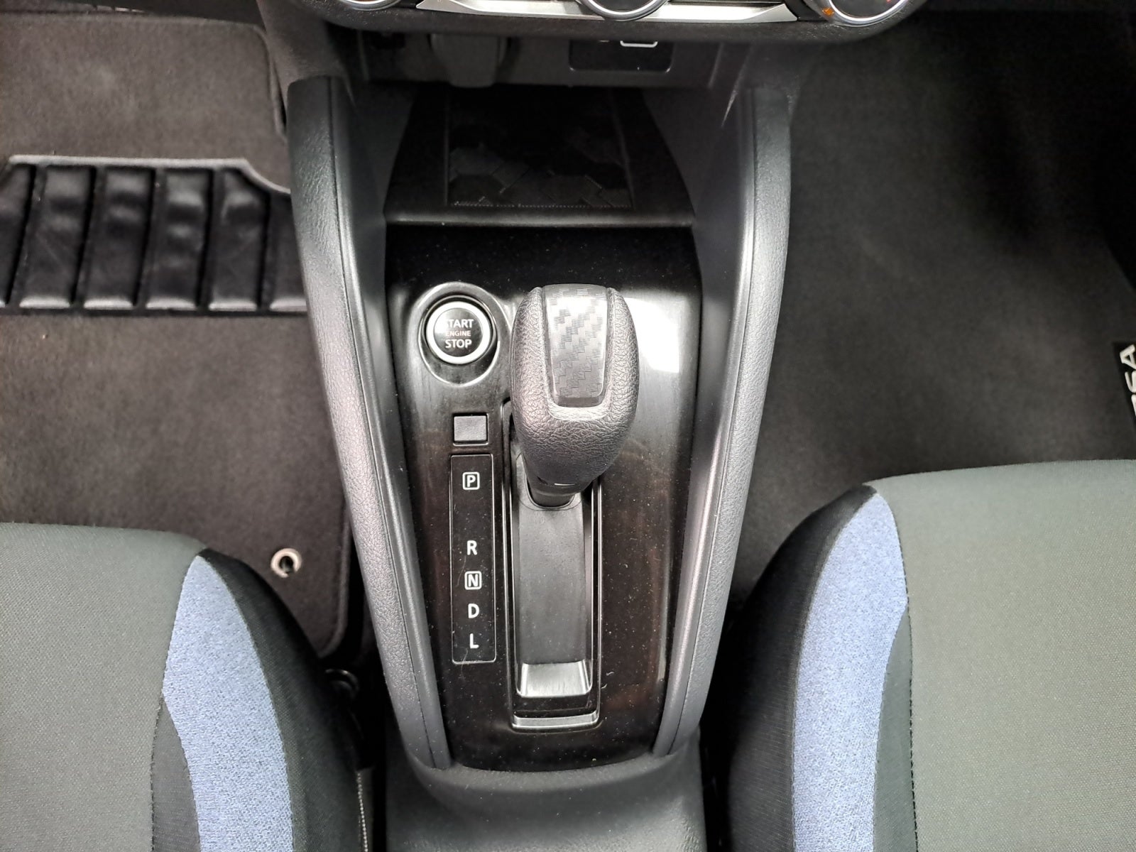2025 Nissan VERSA ADVANCE CVT 25
