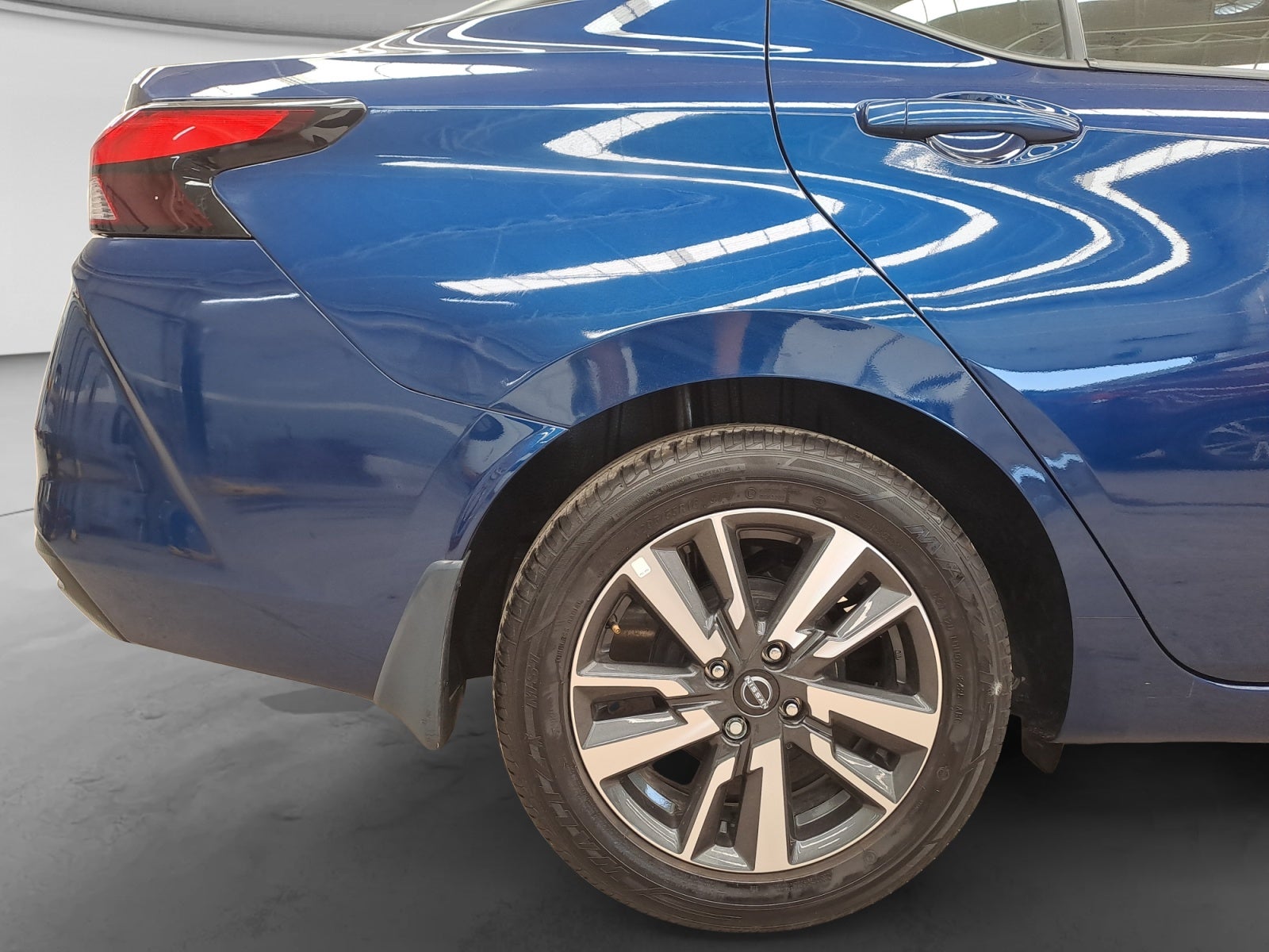 2025 Nissan VERSA ADVANCE CVT 25