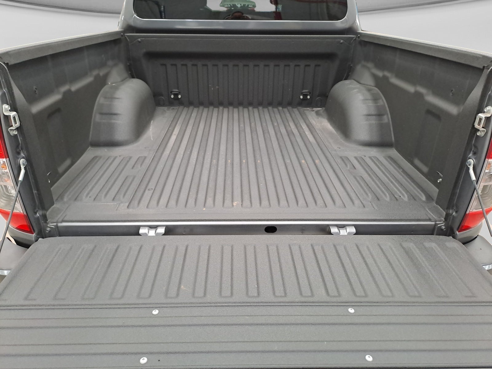 2024 Nissan FRONTIER FRONTIER XE TM 24