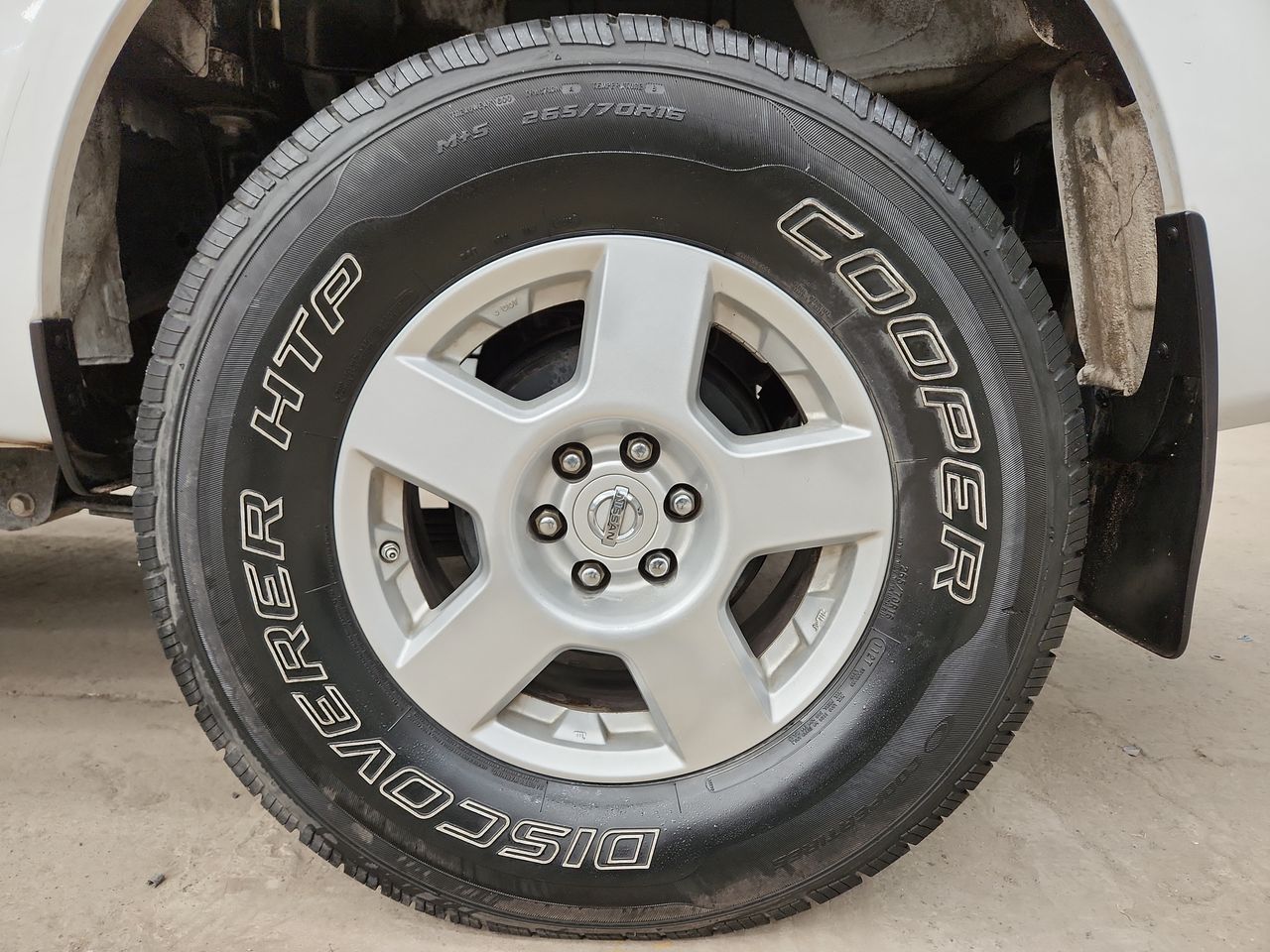 2020 Nissan FRONTIER DOBLE CABINA SE TM AC PAQ SEG 6VEL