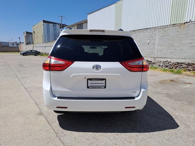 2018 Toyota SIENNA LE