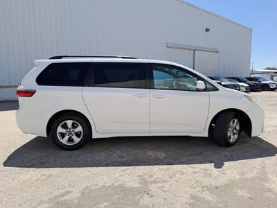 2018 Toyota SIENNA LE