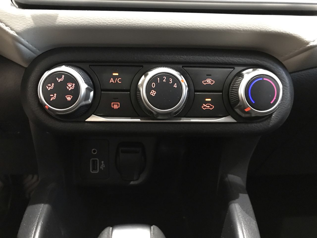 2020 Nissan VERSA ADVANCE CVT