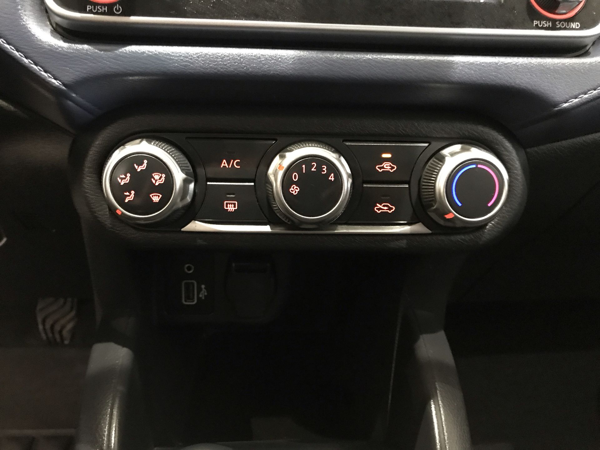 2023 Nissan VERSA ADVANCE MT 23