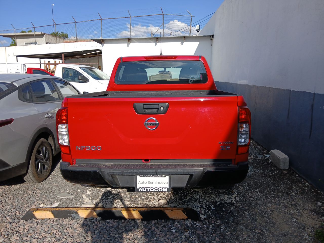 2020 Nissan NP300 DOBLE CABINA DOBLE CABINA SE TM AC PAQ SEG 6VEL