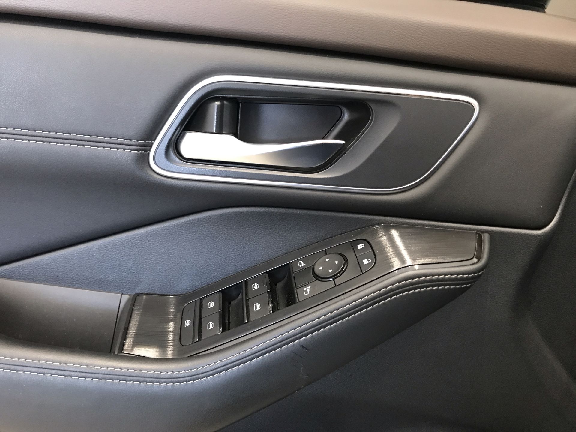 2025 Nissan X-TRAIL EXCLUSIVE E-POWER 2 ROW 25