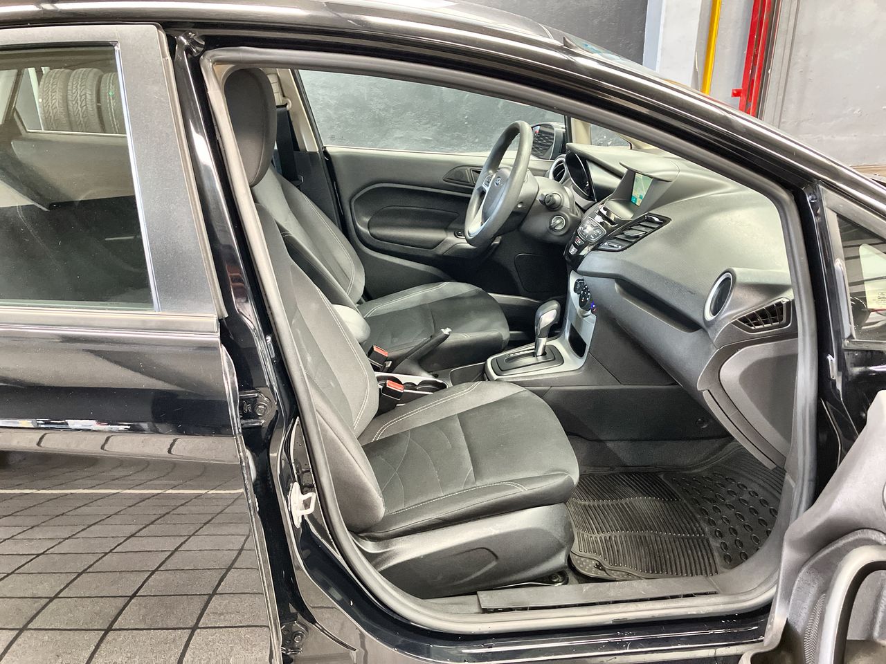 2017 Ford FIESTA SE AT 4 PTAS