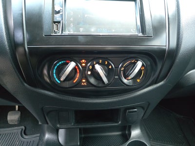2020 Nissan NP300 DOBLE CABINA DOBLE CABINA S TM AC PAQ. SEG. 6VEL