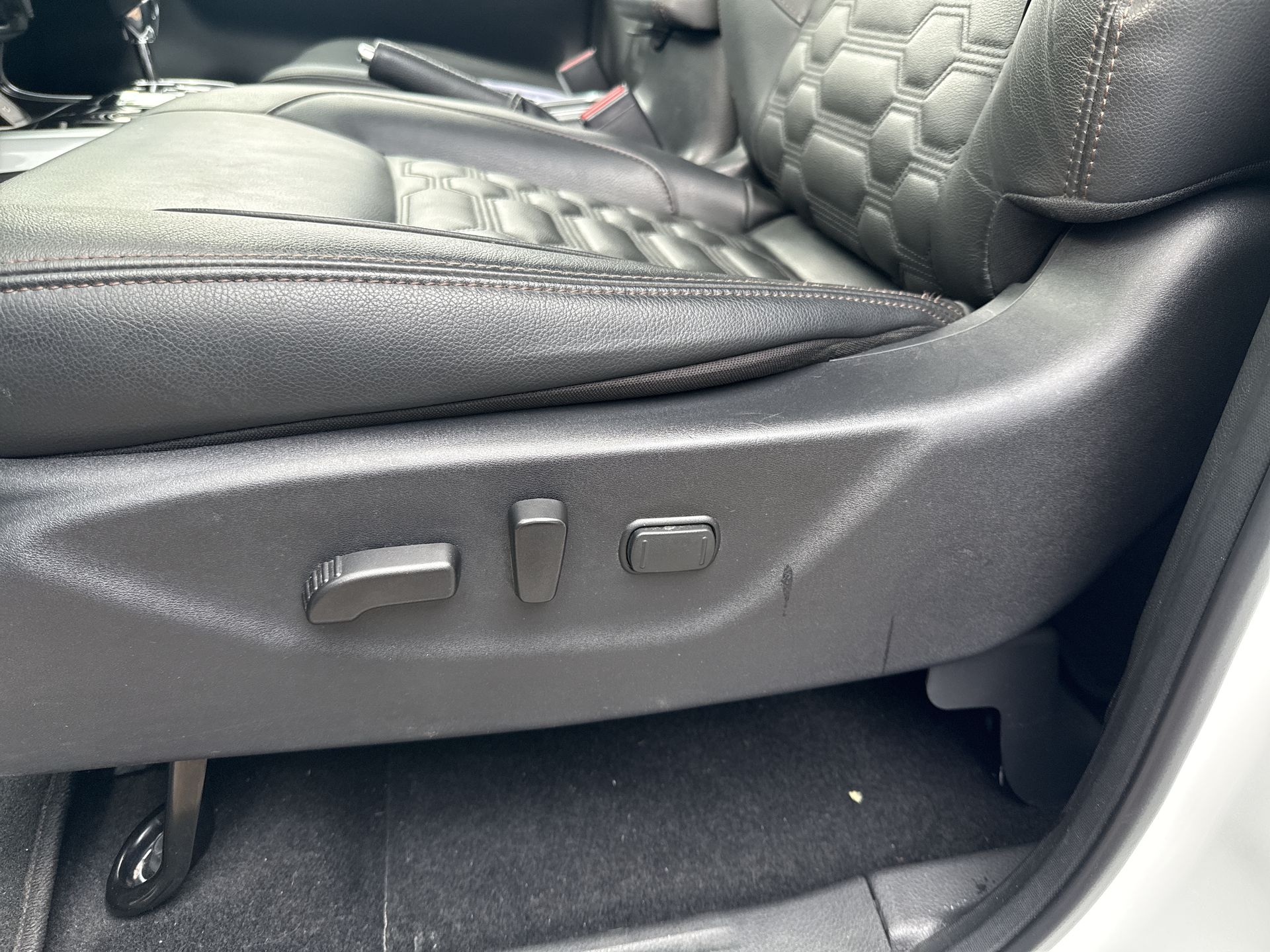 2023 Nissan FRONTIER PLATINUM LE TA 23