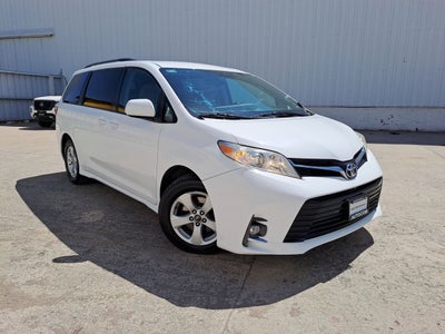 2018 Toyota SIENNA LE