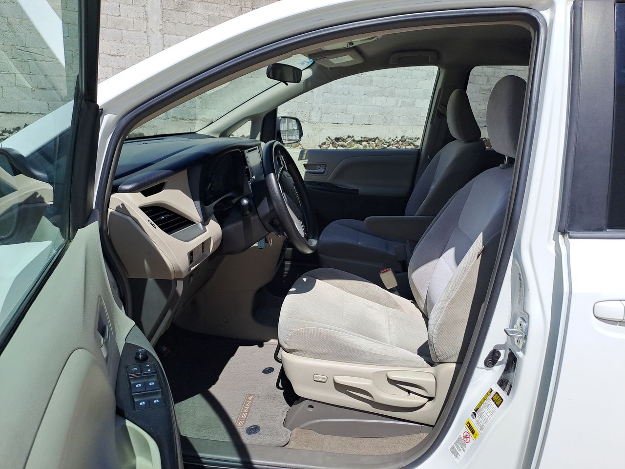 2018 Toyota SIENNA LE