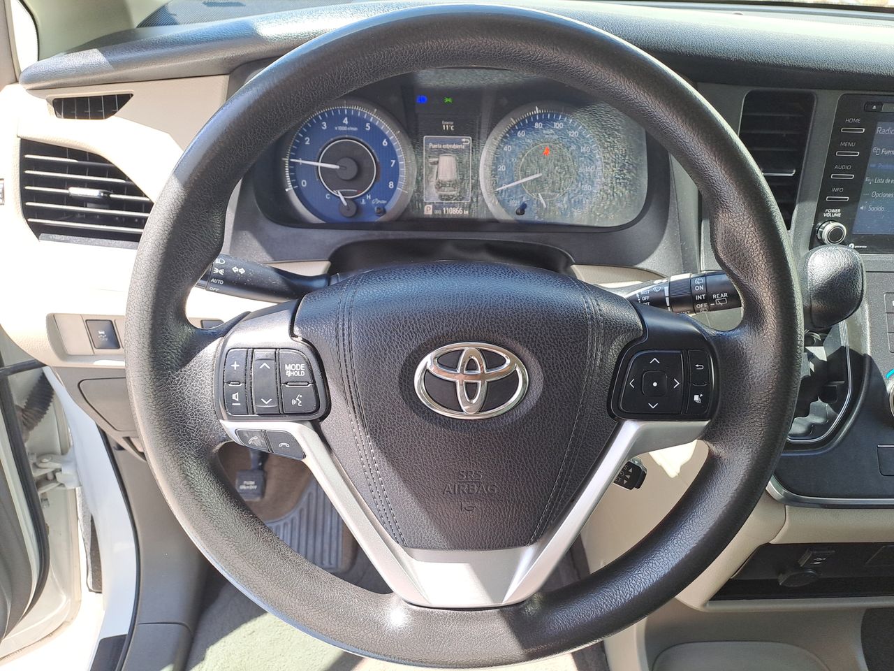 2018 Toyota SIENNA LE