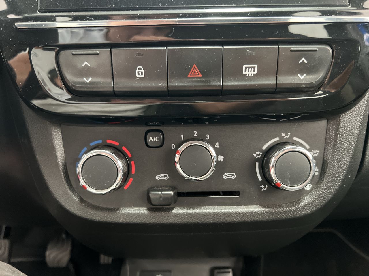 2024 RENAULT KWID OUTSIDER