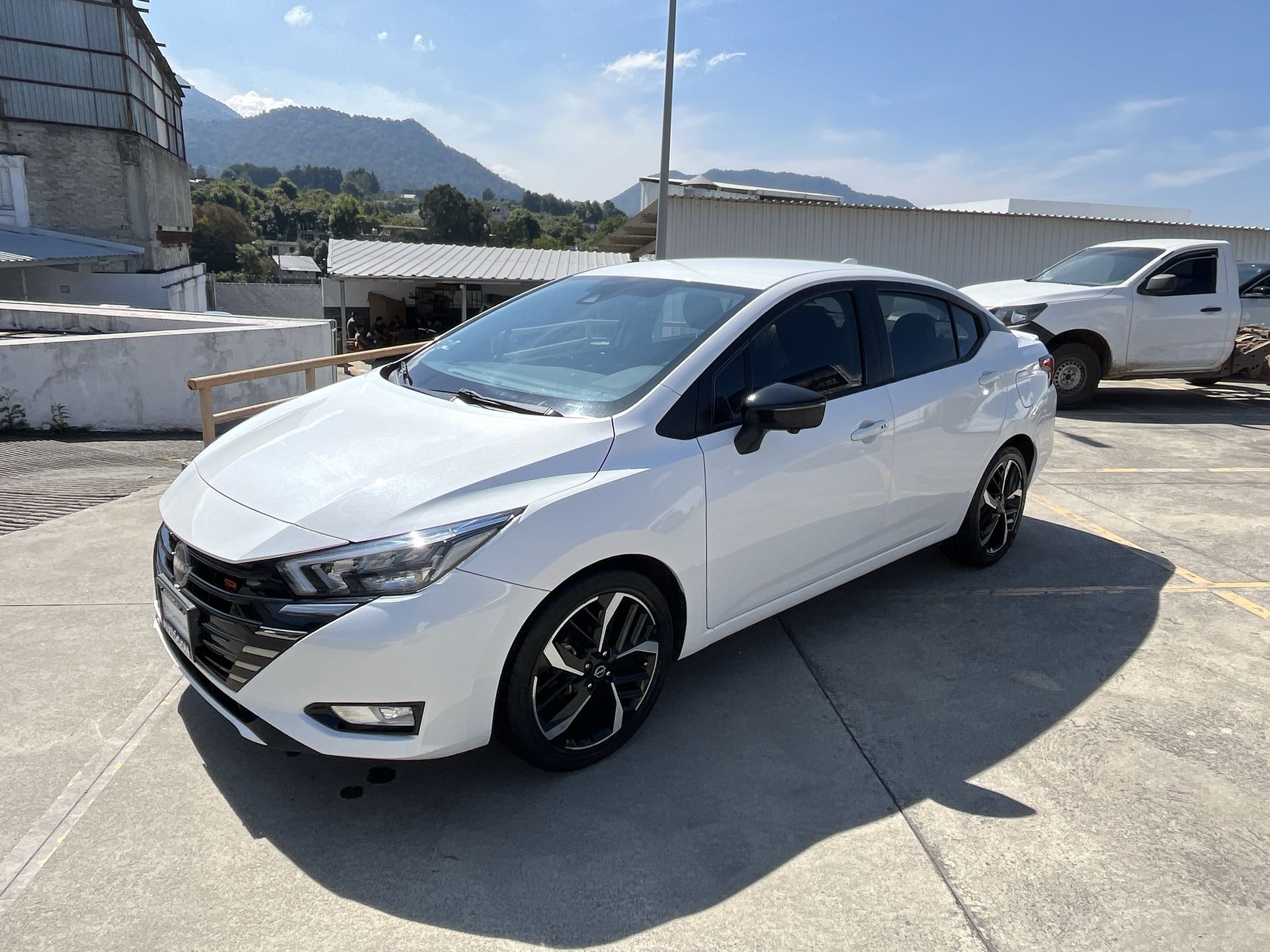 2023 Nissan VERSA SR CVT 23