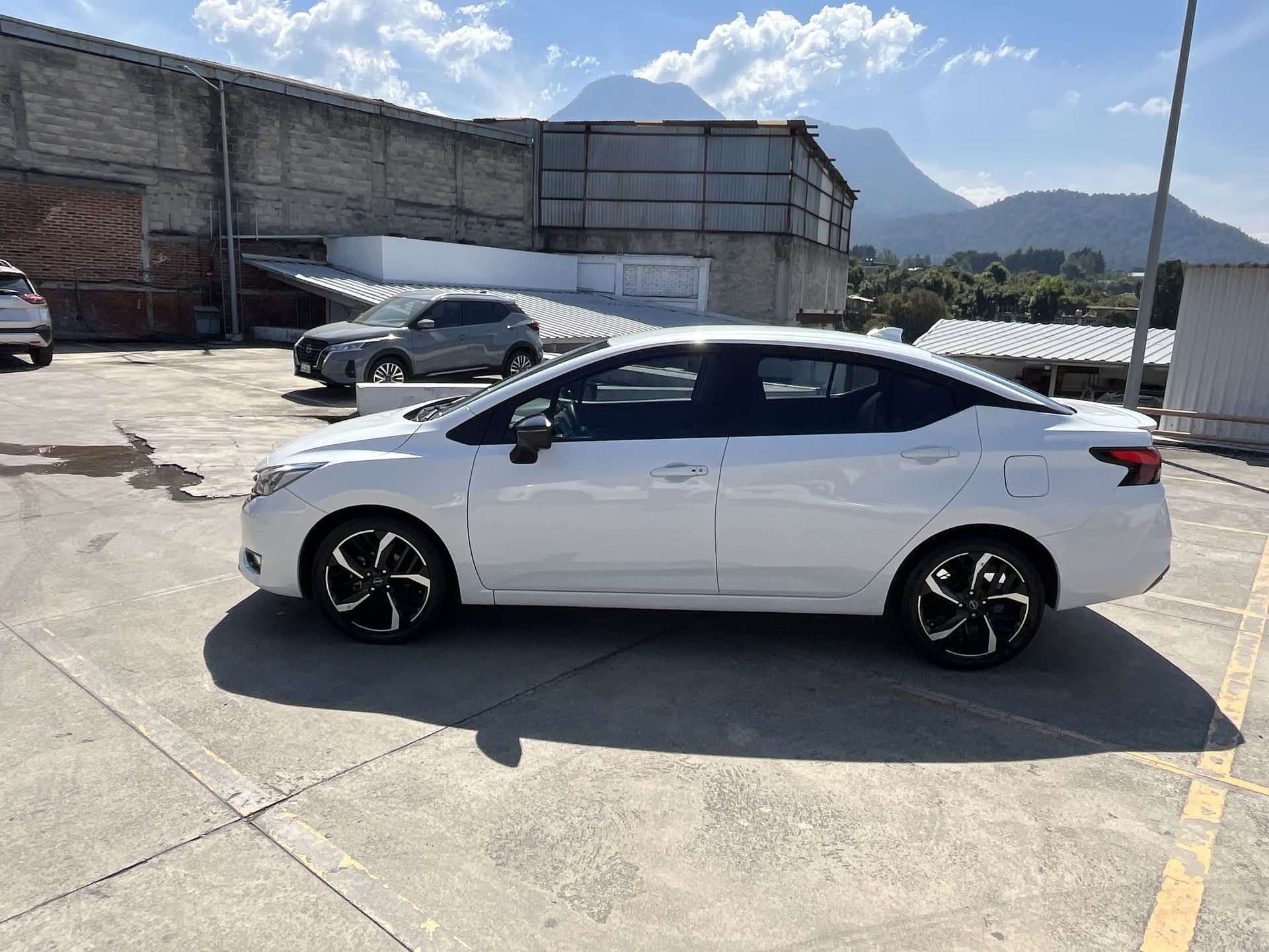 2023 Nissan VERSA SR CVT 23