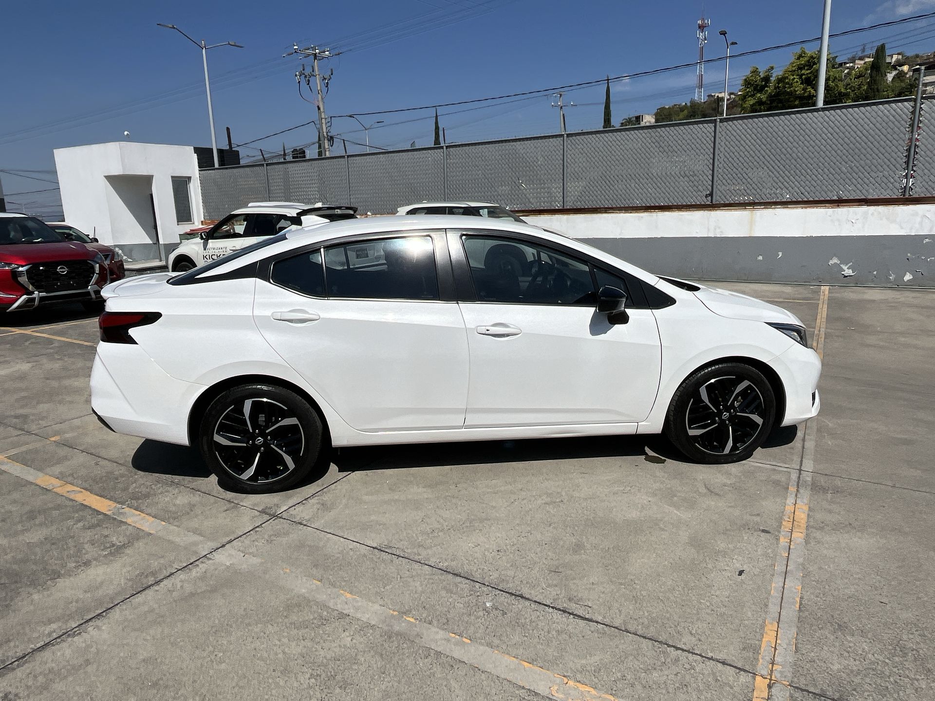 2023 Nissan VERSA SR CVT 23