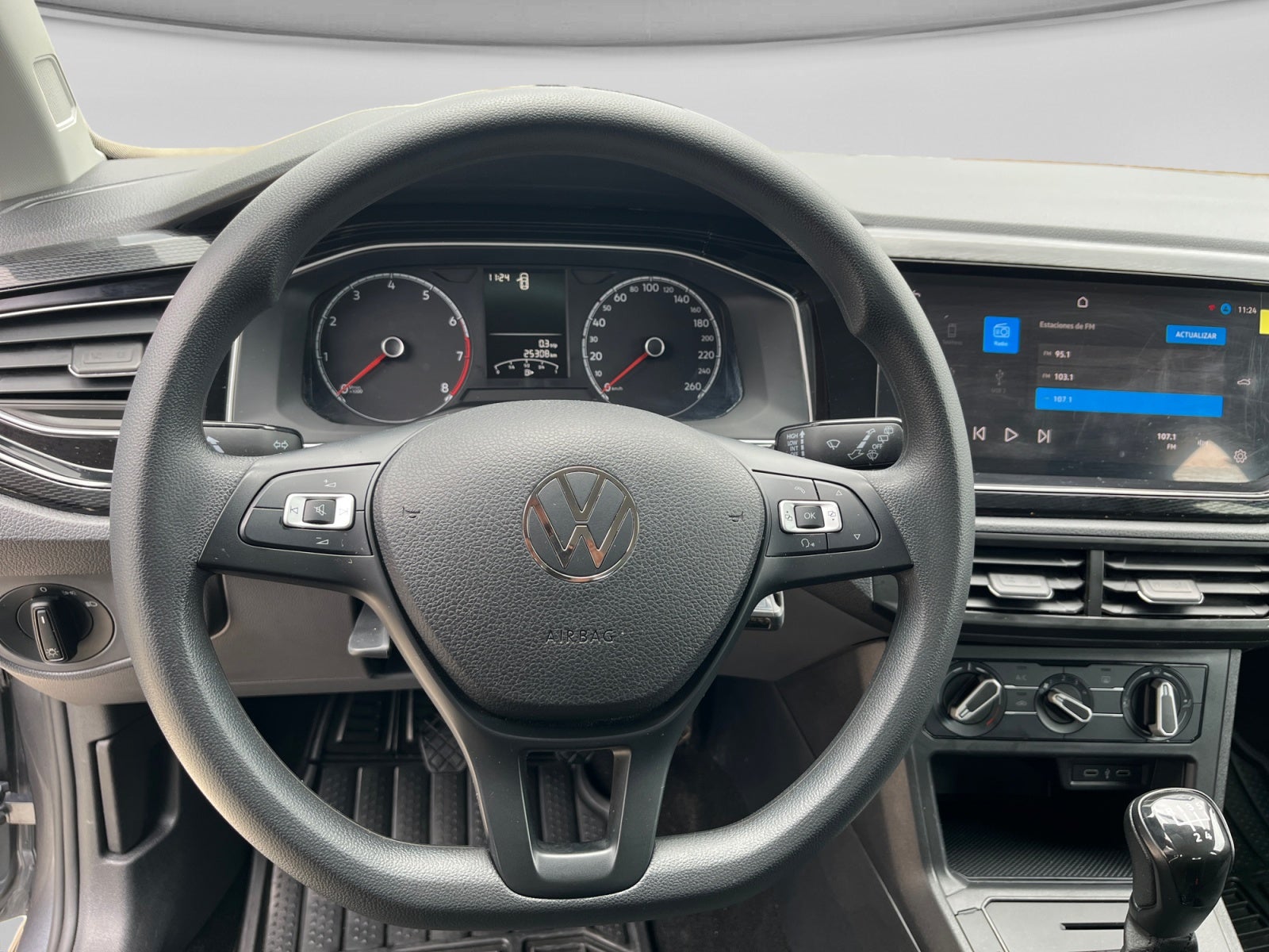 2025 Volkswagen POLO TRACK
