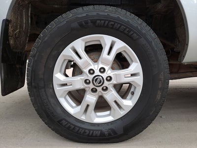 2022 Nissan FRONTIER LE TA 22